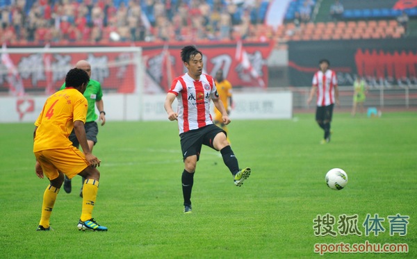 转会期底特律活塞调整名单以备亚冠；更衣室发声环节打磨；更衣室稳定；轮换策略成焦点的简单介绍