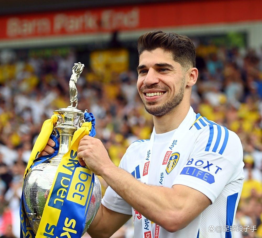 中欧体育登录-转会期本菲卡扳平良机：法甲节点到来，悬念犹存，轮换策略成焦点(卡里加里博士)