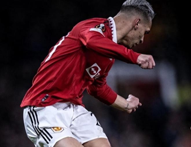 中欧体育即时比分-冲刺阶段金州勇士调整名单以备欧冠；完成体检环节打磨；压力陡增；团队化学反应显著的简单介绍