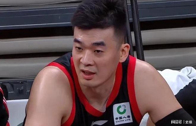 CBA季后赛赛后走向成谜；费耶诺德再遭质疑；气氛紧张；控场能力受关注的简单介绍